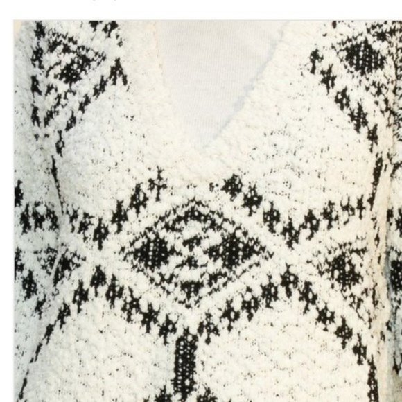 White & Black Print Popcorn V-Neck Boho Sweater - Picture 5 of 5